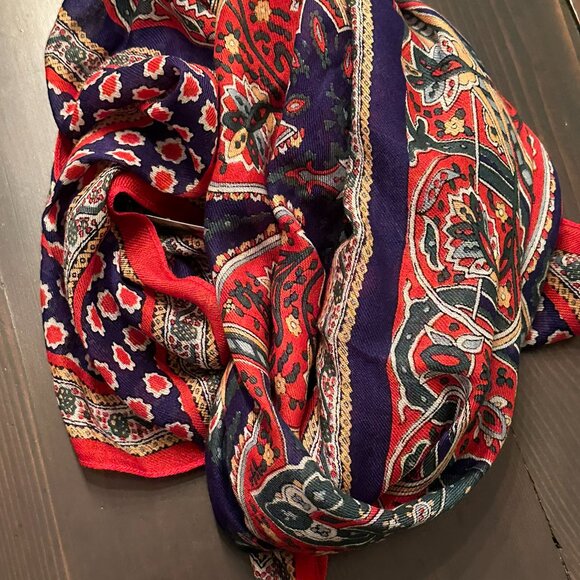 Elegant J.Crew Scarf with Paisley and Floral Patterns 40" square - Picture 4 of 5
